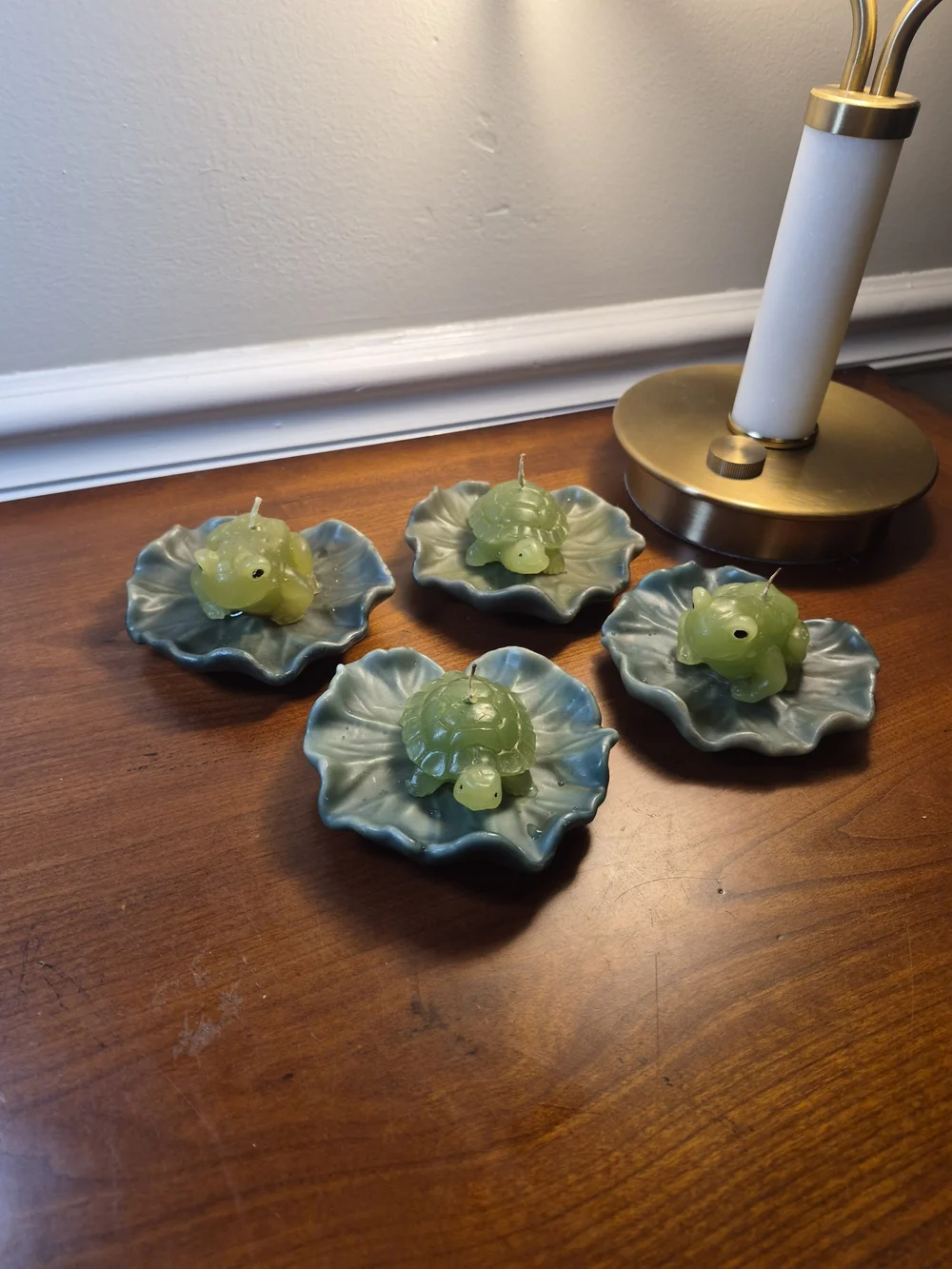 2 Green Turtles & 2  Frogs  Candles on A Green Leaf Set Of Four Total